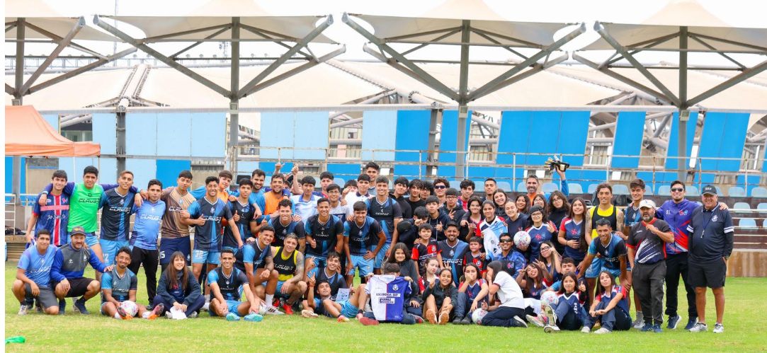 Selecciones de fútbol del Colegio visitaron un entrenamiento del Club de Deportes Antofagasta